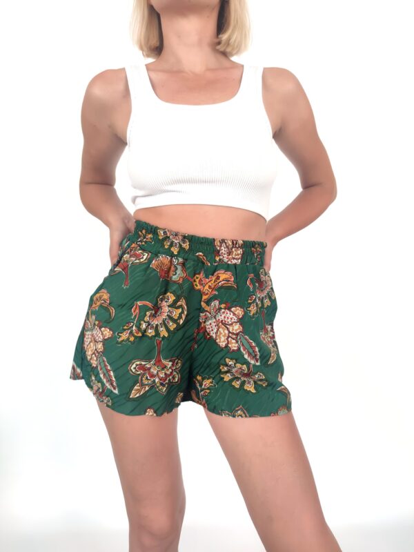 zielone damskie szorty w kolorowe wzory